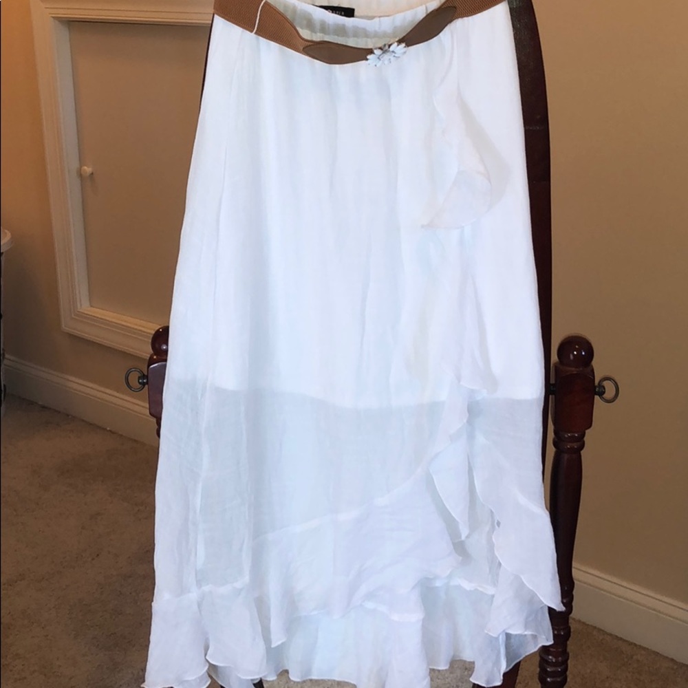 Girls Large (14) white flowy skirt new w/ belt
